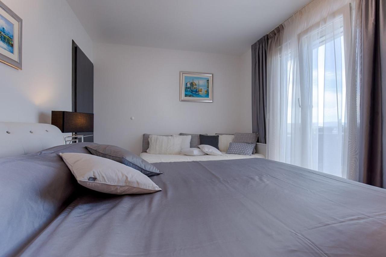 Holiday House Queens With Sea View 셀스 외부 사진