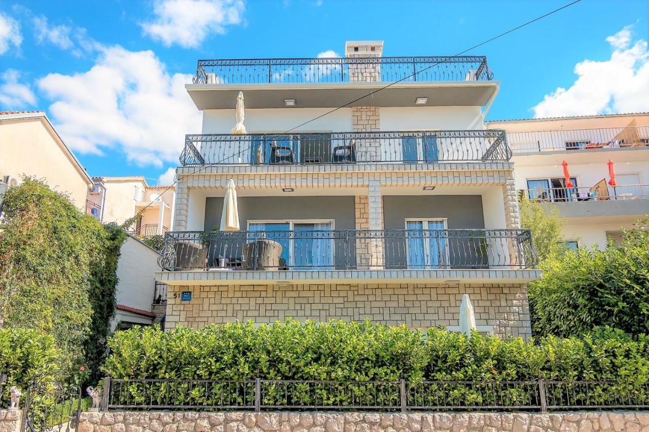 Holiday House Queens With Sea View 셀스 외부 사진