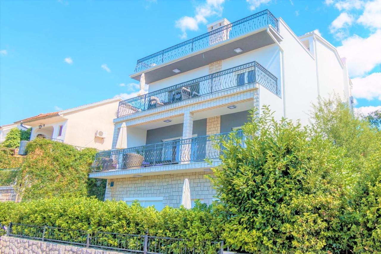 Holiday House Queens With Sea View 셀스 외부 사진