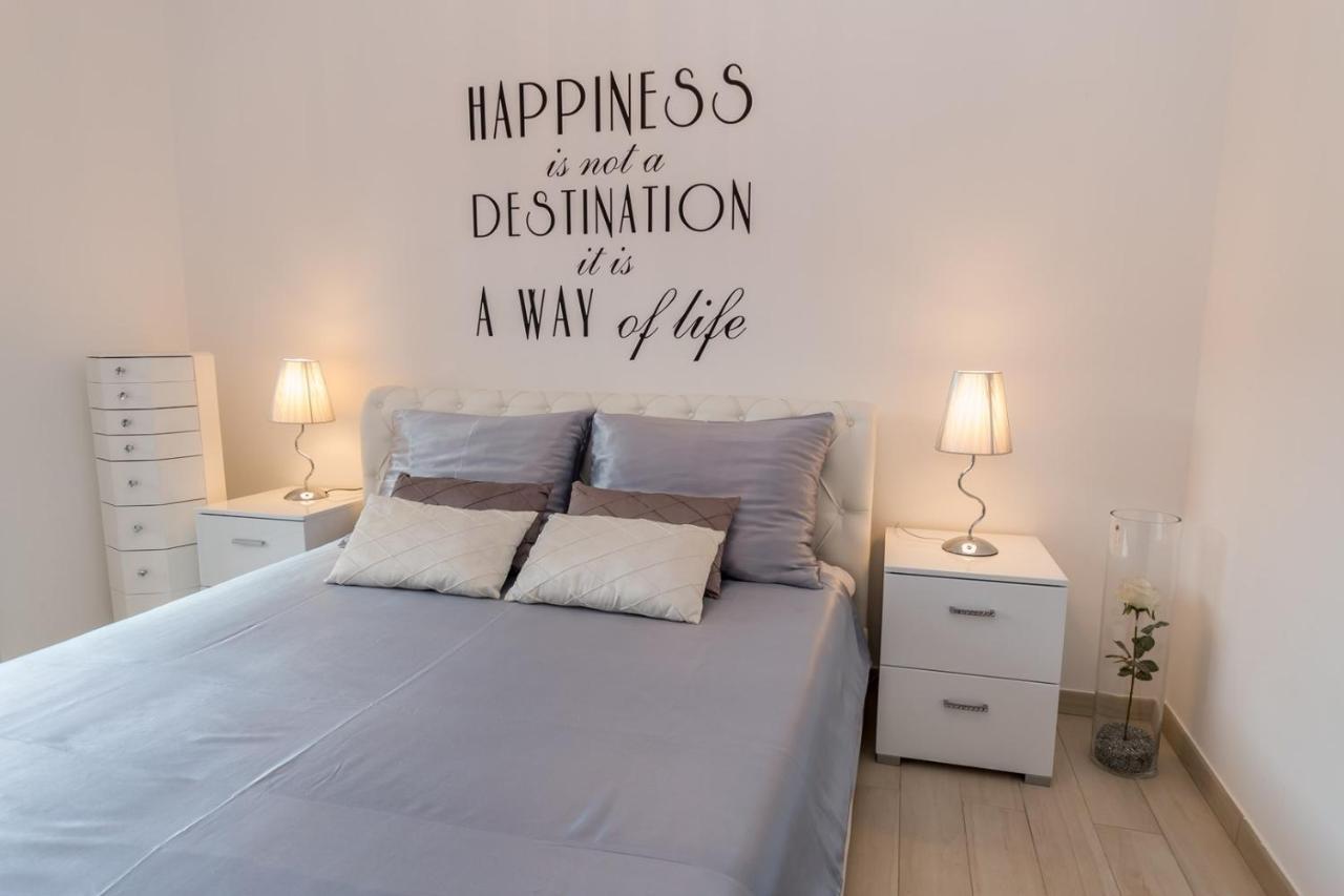 Holiday House Queens With Sea View 셀스 외부 사진